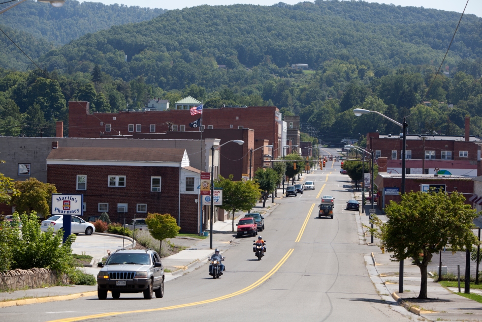 A view of North Washington Avenue in Pulaski, Virginia.
